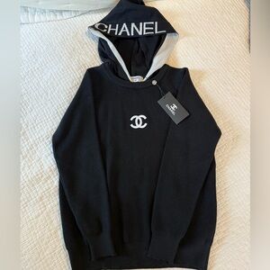 Chanel sweater size xl (fits like a L)